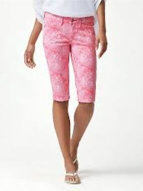 Tommy Bahama Boulevard Blossoms Boardwalk 15-Inch Clam Diggers. 8/30